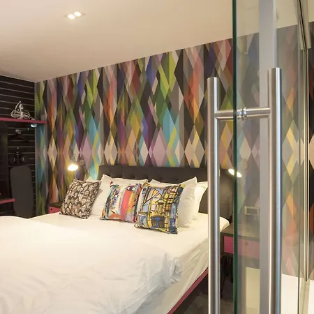 Village Bristol Hotel 4*