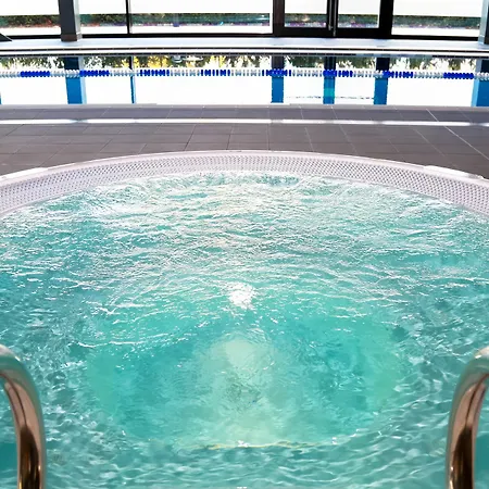 Village Bristol Hotel 4*