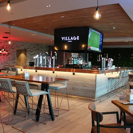 Village Bristol 4*